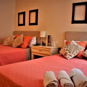 Bed and breakfast Kangaroo Wasi Airport 2*
