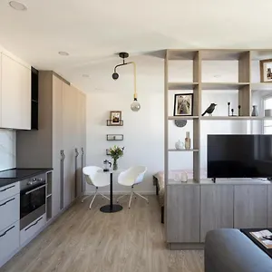 Minimalist Studio In Vinohrady By Days