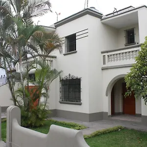 La Casa De Andres Flores Hostel